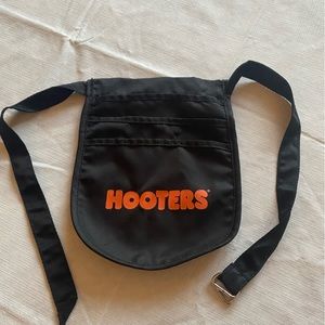 BLACK HOOTERS POUCH